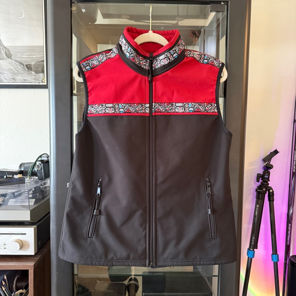 Copper Rive Alaska  Fleece Women’s Embroidered Full Zip Vest, Black Red Size Med